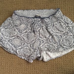 American eagle flowy shorts